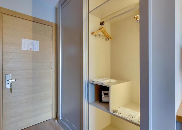 Celeste Bella Luxury & *